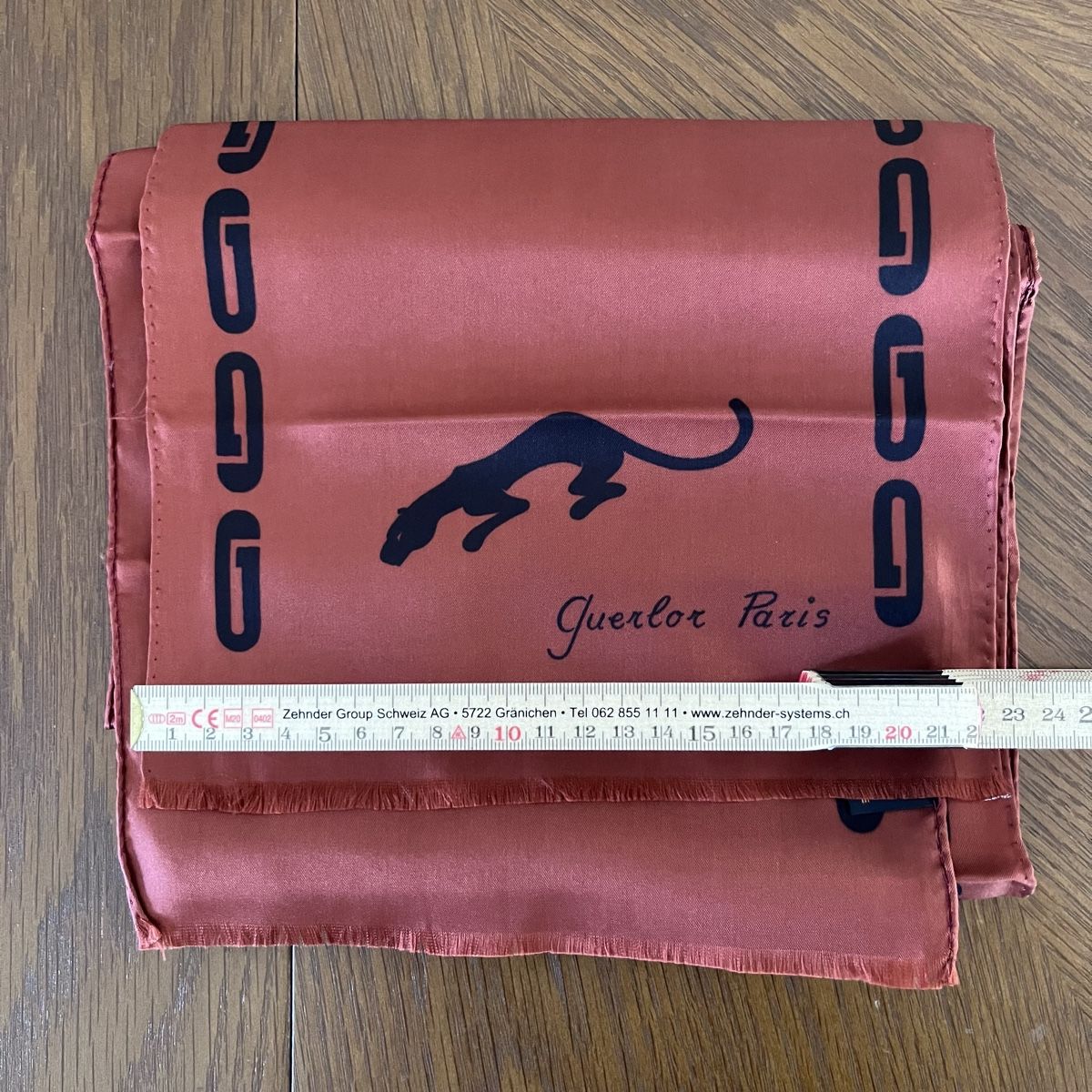 Foulard & Sciarpe: Écharpe en soie vintage  – Nuovo (secondo la descrizione) da Vuisternens-devant-Romont venduto da ribouldog