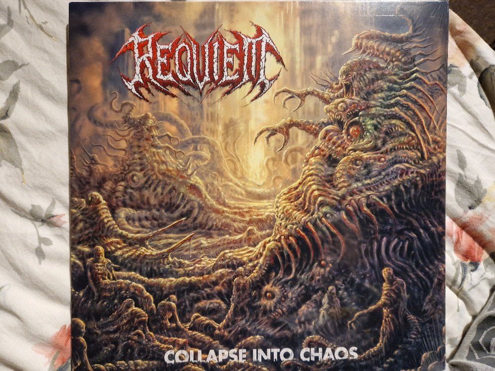 Dischi in vinile: Requiem: Collapse Into Chaos Red Vinyl - Nr. 77/150 – Nuovo e nell'imballaggio originale da Brittnau venduto da Zibu