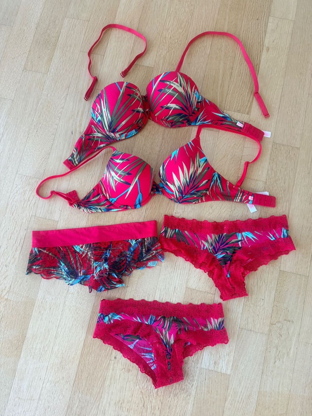 Sonstige Unterwäsche: PINK Push-up BH mit Slip – Neu (gemäss Beschreibung) aus Zürich von CaroGro