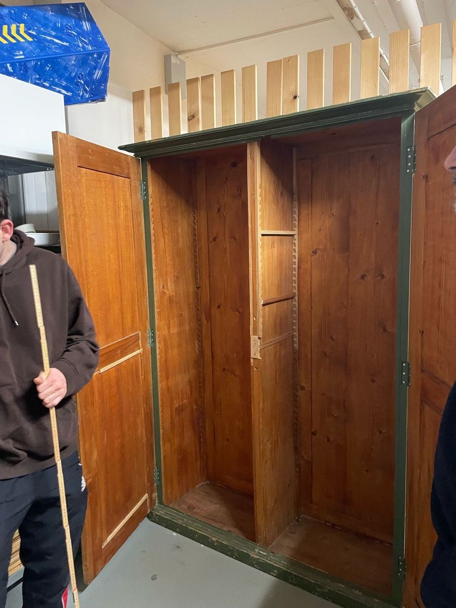 Schränke: Alter Bauernschrank – Gebraucht aus Zürich von danielthelutz