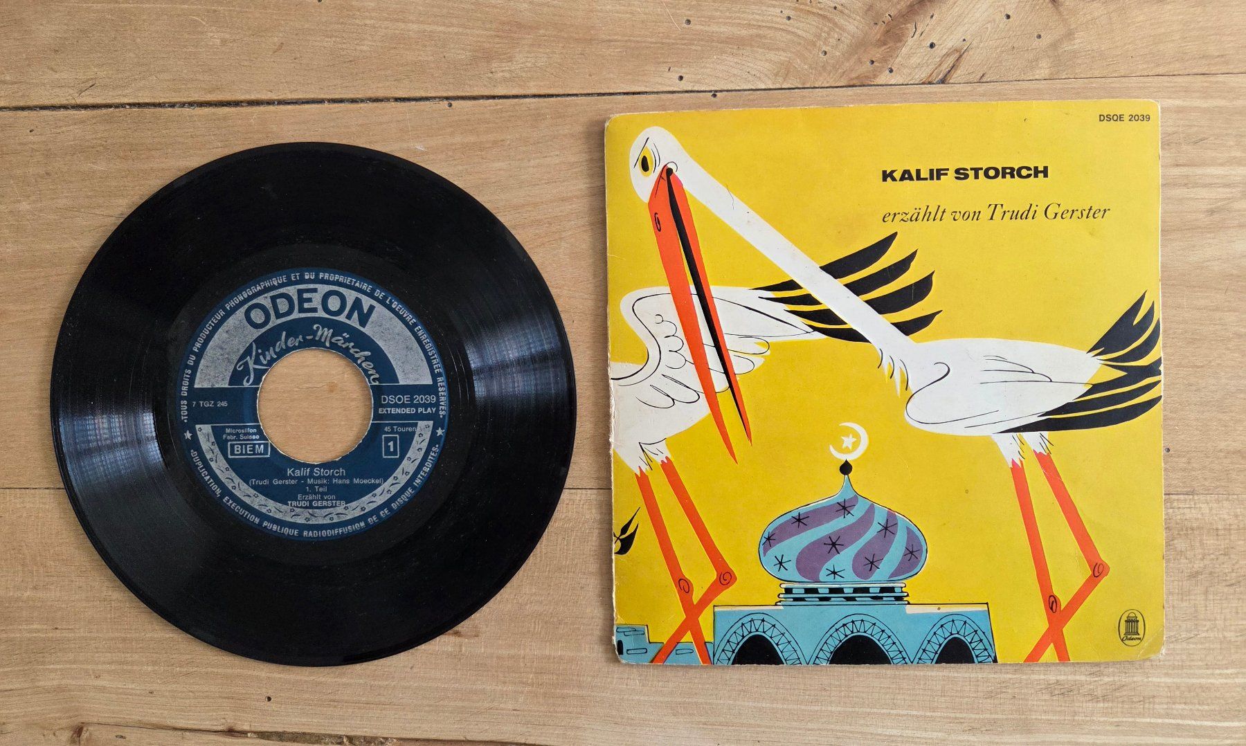 Vinyles: 8 Schweizer Märchenplatten M45, 6 davon mit Originalumschlag – D'occasion à Dübendorf par Cheibeguet 6