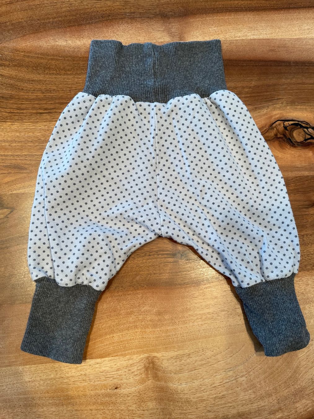 Pantaloni: Handgemachte Pumphose, Grösse ca. 62 – Usato da Haslen AI venduto da s176 1