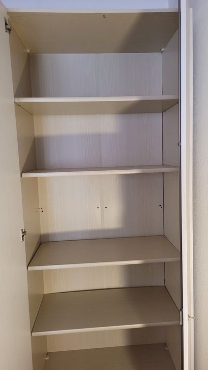 Armoires: grosser Kleiderschrank – D'occasion à Zürich par JulieU 2
