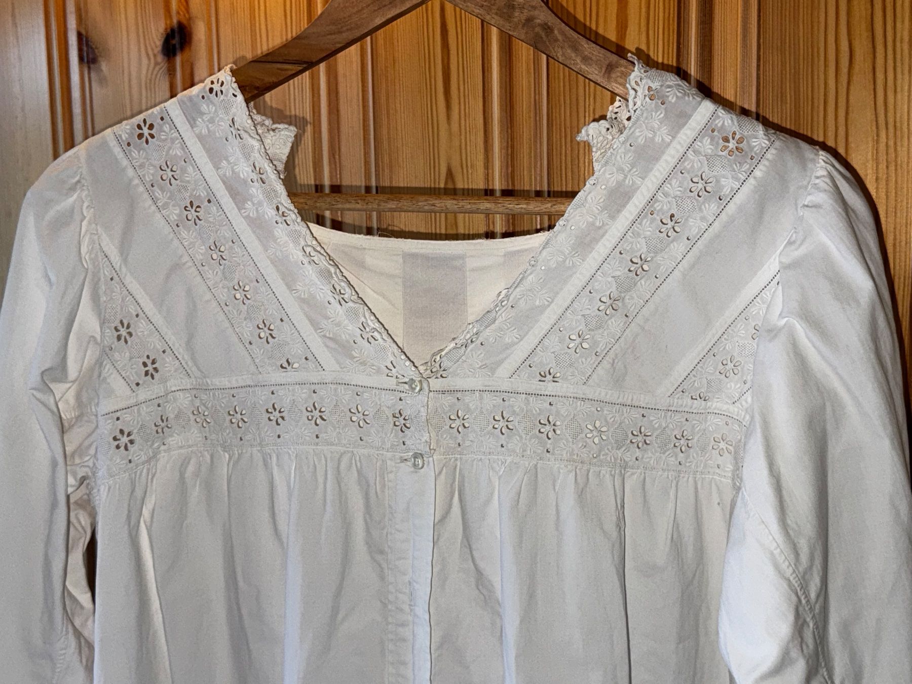 Vestiti: Robe de nuit vintage blanche coton brodé – Usato da Ovronnaz venduto da Etagne68 1