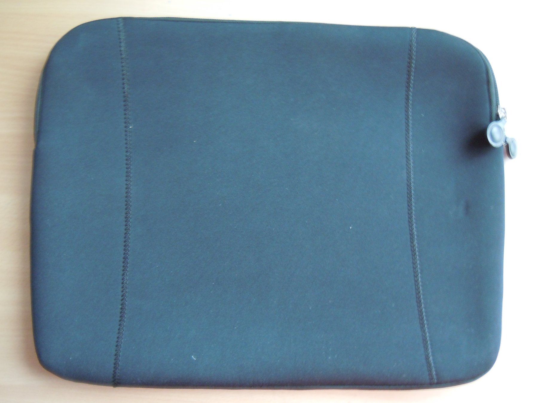 Covers & Borse: Laptop Hülle Neopren schwarz – Usato da Luzern venduto da Baumli1 7