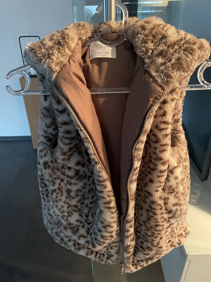Zara Sonstige Mädchenkleider: Gilet Mädchen – Neu (gemäss Beschreibung) aus Balgach von sei_s6d7