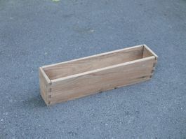 ALTE GEZINKTE HOLZ-BLUMENKISTE LEICHT KONISCH