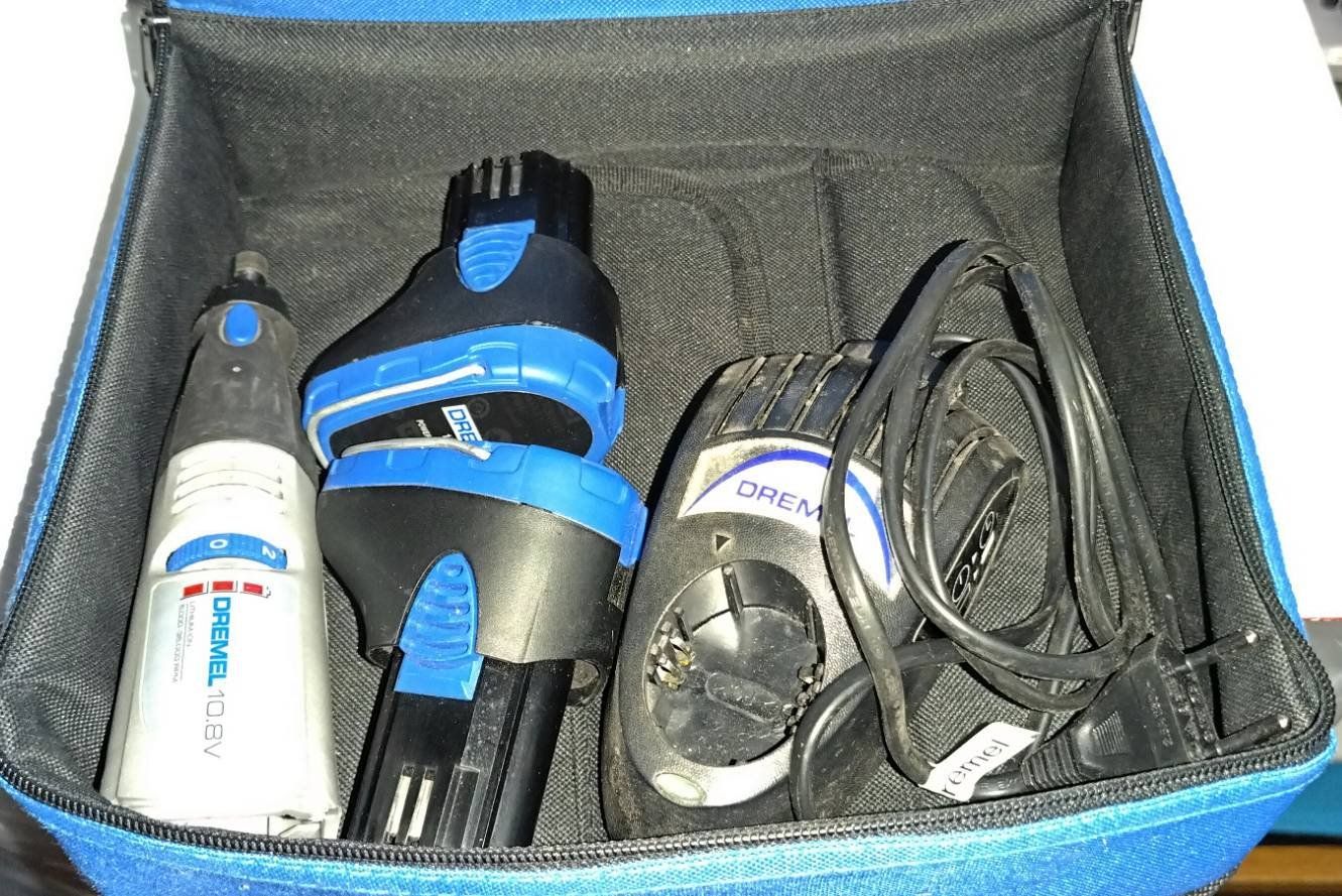Dremel Tutti gli attrezzi: Dremel inkl. Tasche ab 1 Fr. – Usato da Wilen b. Wollerau venduto da Edals