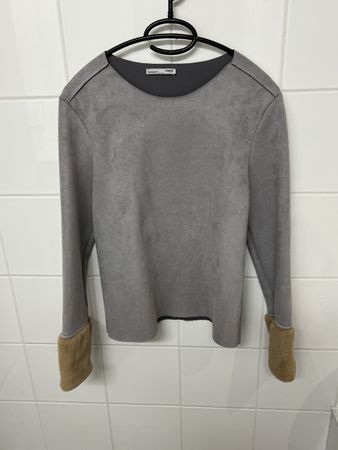 Graues Oberteil mit Wildlederoptik& „Kunstfell“ von ZARA NEU