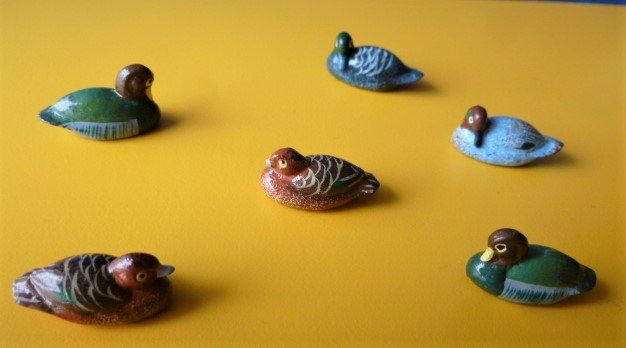 Statuette: 6 kleine Deko-Enten 2 cm lang – Usato da Grosswangen venduto da Aschenputtel69