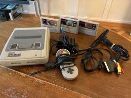 Super Nintendo Konsole Set, mit 3 Top-Spielen