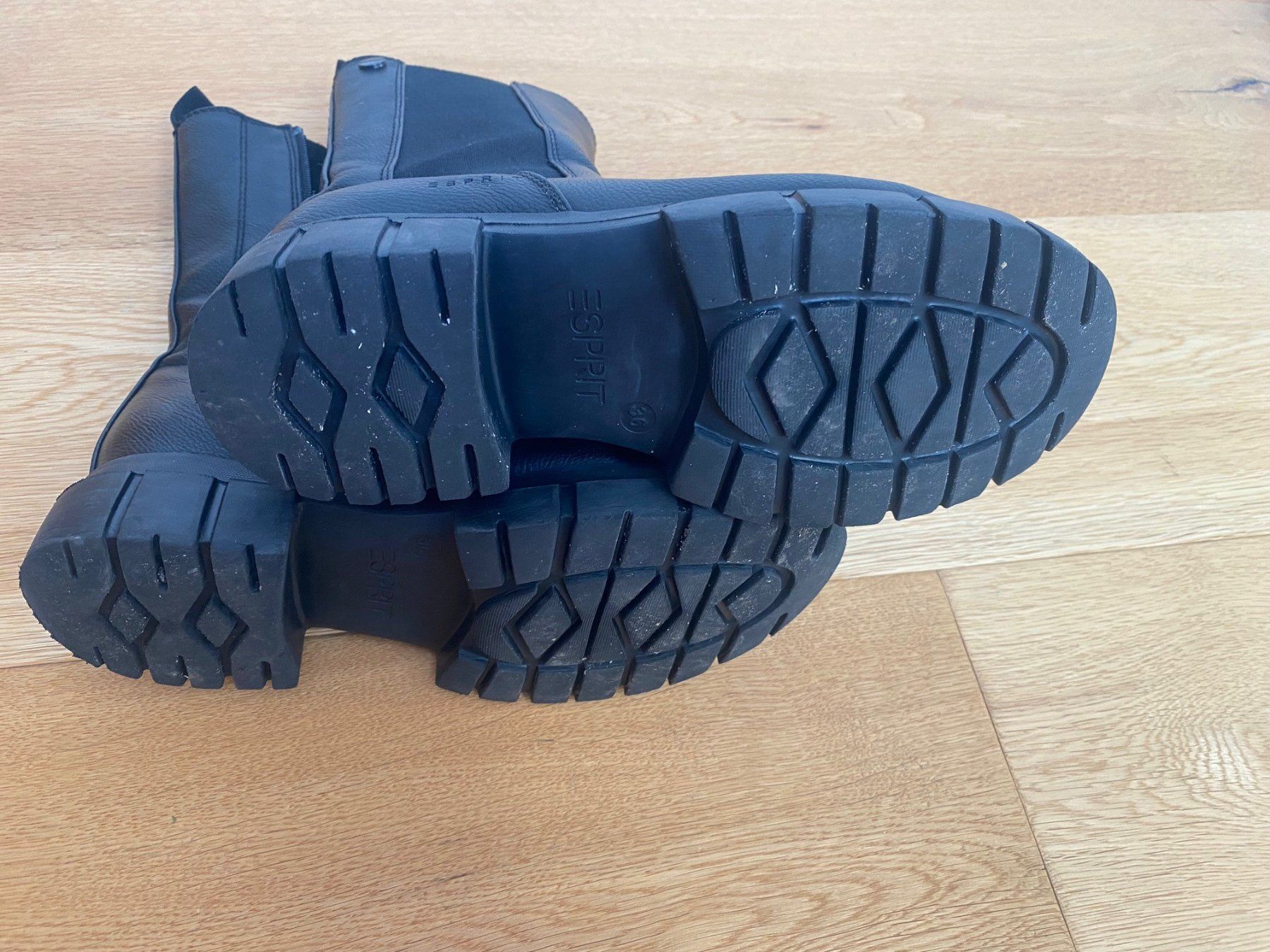 Esprit Scarpe per ragazze: Esprit Stiefeletten Gr. 36 schwarz – Usato da küssnacht am rigi venduto da Daot 1