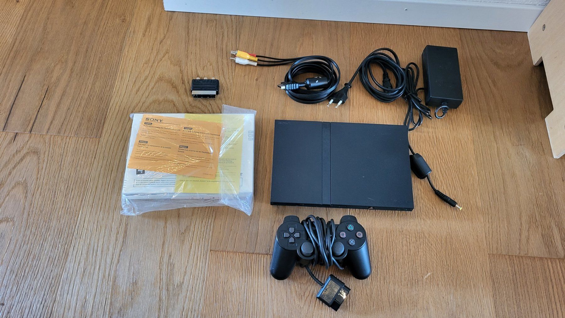 Sony Konsolen: Playstation 2 Slim mit Anleitung Kabel und Controller – Gebraucht aus Münsingen von DigitaleSpielecke
