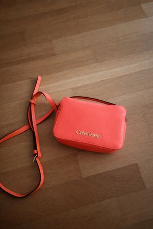 Calvin Klein Handtasche (Farbe Koralle) neuwertig!