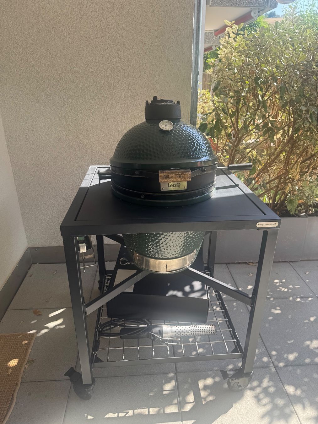 Big Green Egg Griglie: Big Green Egg Medium mit Zubehör – Usato da Remetschwil venduto da BarriSil