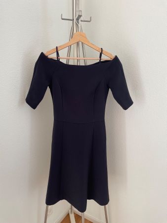Dunkelblaues Midikleid mit 3/4 Ärmel von H&M