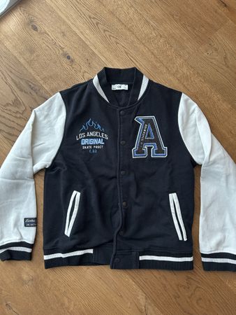 Jacke mit Druckknöpfen, Grösse 152