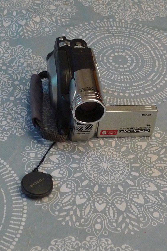 Hitachi Camcorder: DVD HDD -Kamera – Gebraucht aus Bern von  7