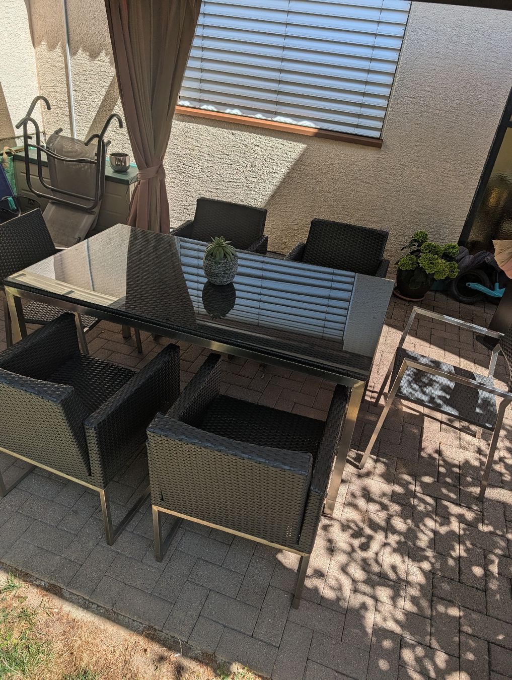 Set di tavolo e panche: Gartentisch mit 6 Stühlen Metallglasgeflecht gebraucht – Usato da Pfeffingen venduto da Monte86 1