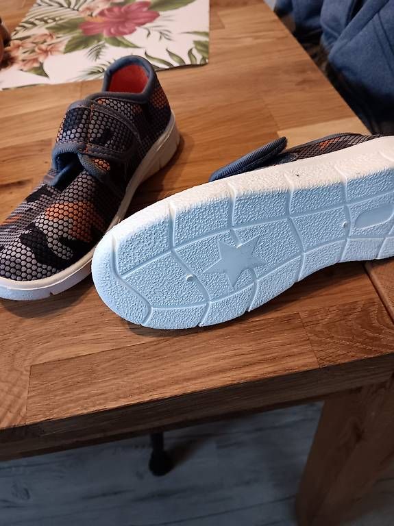 Scarpe per ragazzi: Neue Elefanten Hausschuhe gr.31 – Usato da Günsberg venduto da ste_qq59 1