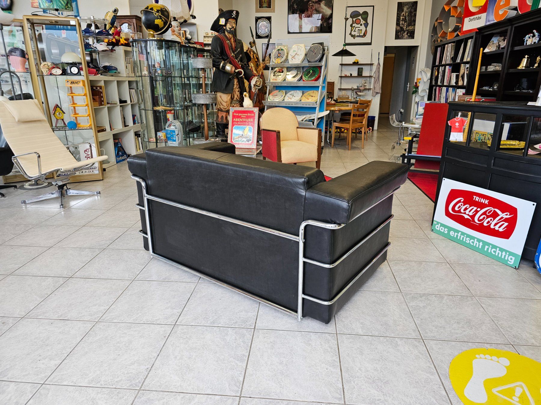 Sofas: Le Corbusier Replika Sofa Bauhaus Couch Schwarz Chrom – Gebraucht aus Nottwil von  4