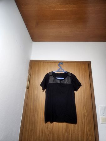 T-shirt Maje noir, Taille 3, détails 100%cuir, comme neuf