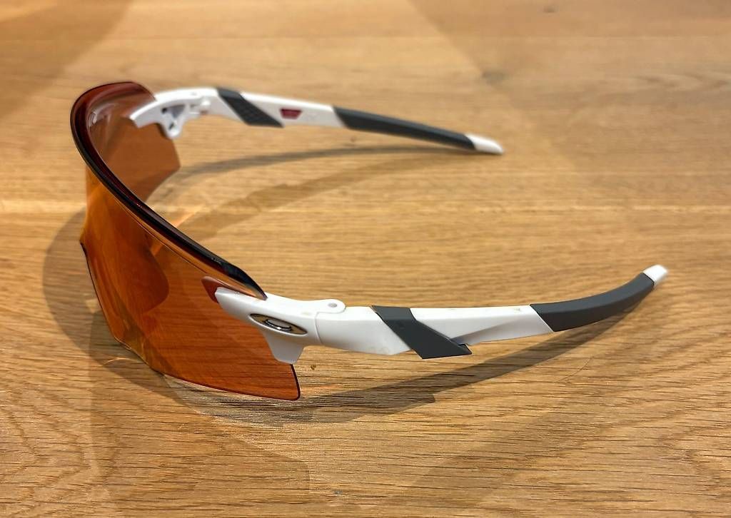 Oakley Occhiali & Lenti: Oakley Encoder Weiss mit Prizm Trail Torch – Usato da Schwarzenburg venduto da Arsenalchamp 1