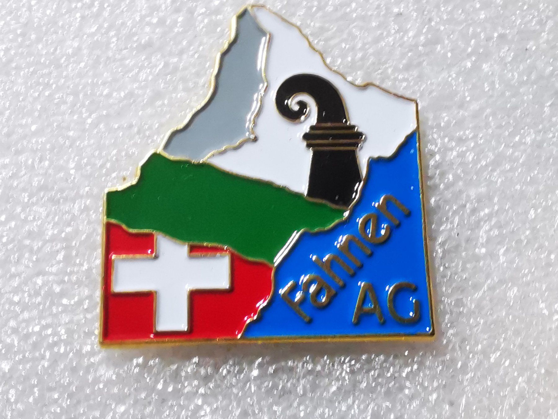 Placchette & Badge: Ansteckpin 116: Fahnen AG – Usato da Oppligen venduto da Pin-Fall-Shop