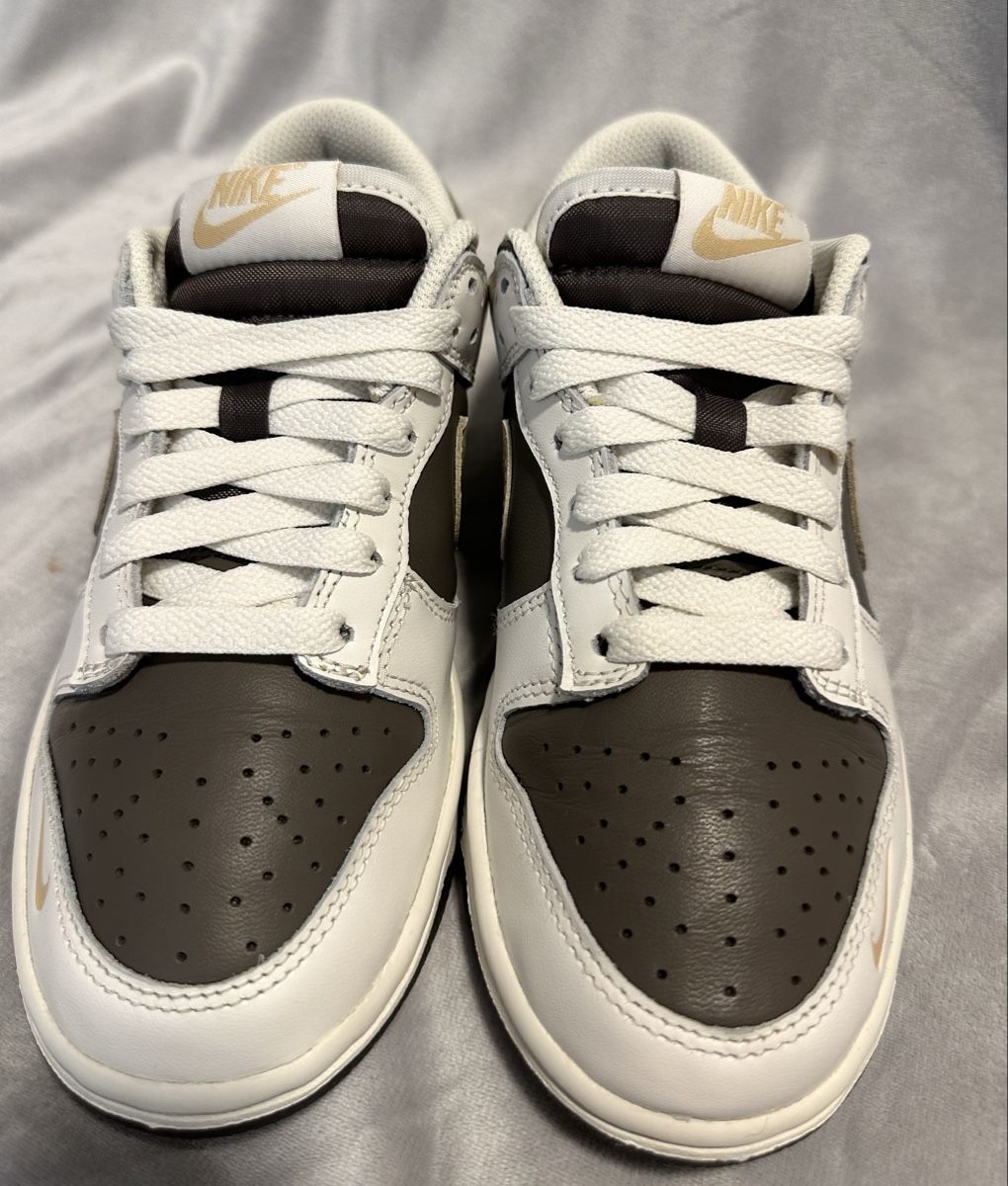 Nike Scarpe da uomo: Nike Dunk Low braun weiss Grösse 35.5 – Nuovo (secondo la descrizione) da Wallisellen venduto da nv7 7