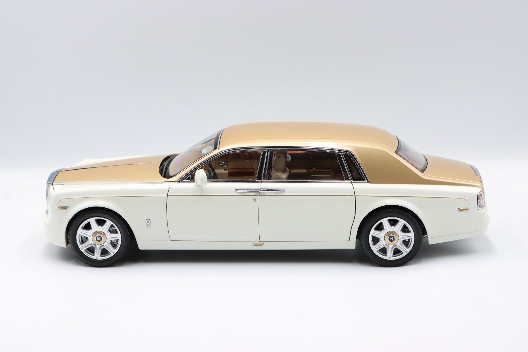 Rolls Royce Modellini d'auto: Rolls Royce Phantom EWB 2012 1:18 Kyosho – Nuovo e nell'imballaggio originale da Bühl b.Aarberg venduto da modelldiecast 4
