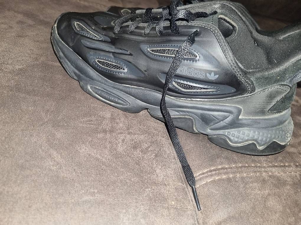 Herrenschuhe: Schuhe  Adidas OZWEEGO CELOX UNISEX – Gebraucht aus Bassersdorf von ros_mn7q