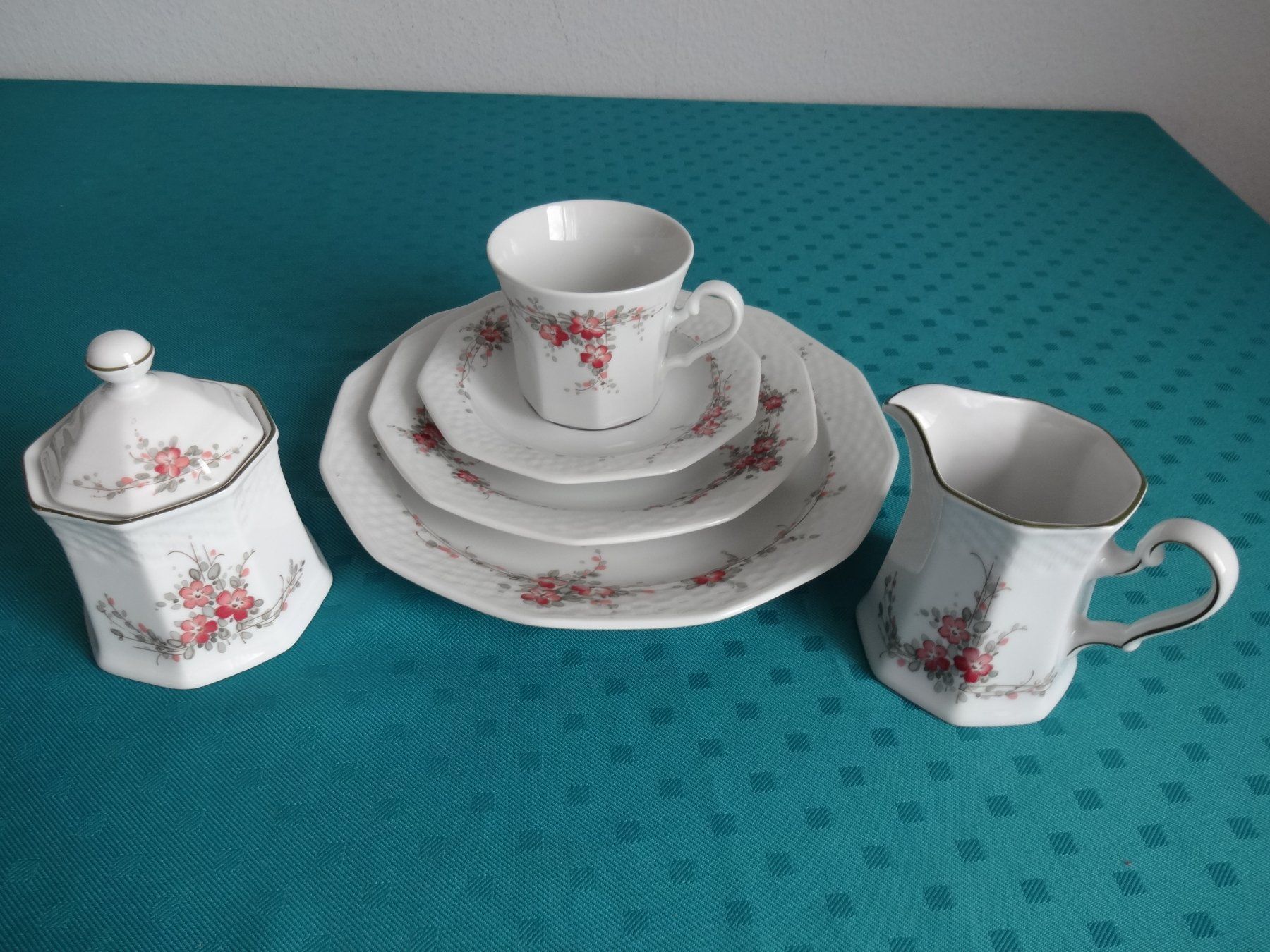 Geschirrsets: * Raphaela * Pozellan Set – Neu (gemäss Beschreibung) aus Frauenfeld von Riaa 2