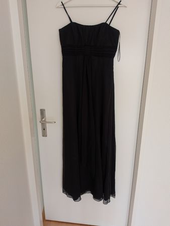 Schönes klassisches langes Kleid von Vera Mont