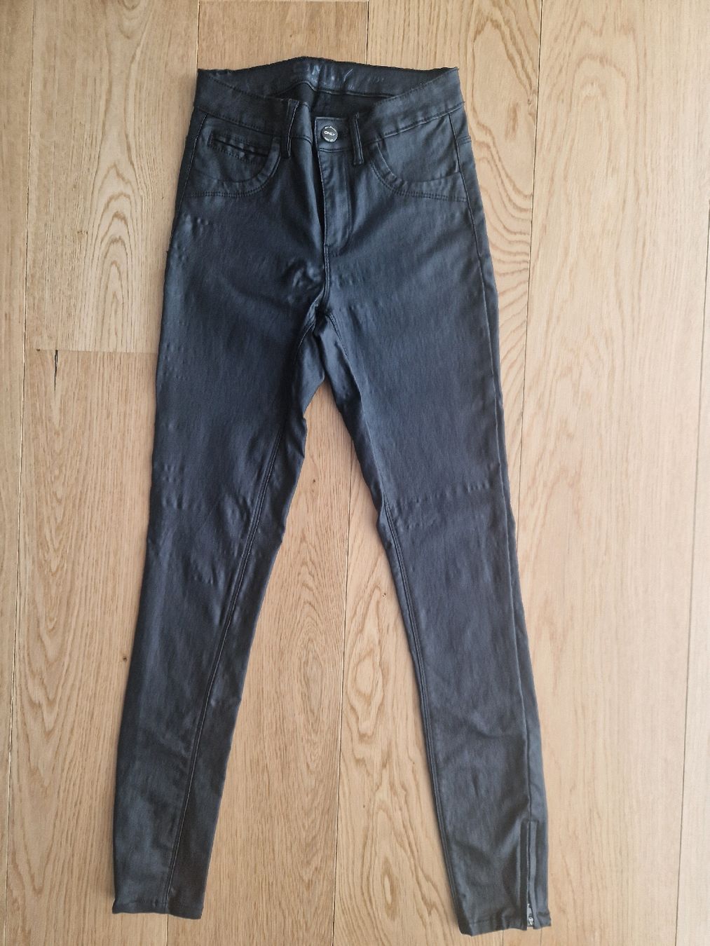 Only Jeans: Only Jeans in schwarz/glanz Gr. S/32 – Usato da Wittenbach venduto da jo_bi93 3