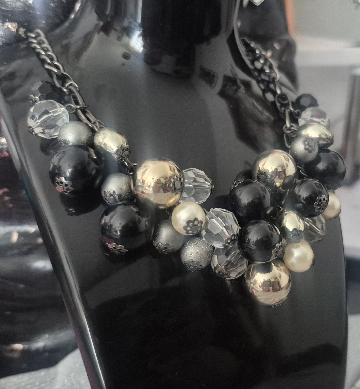 Catenine: Collana con perle nere, dorate e trasparenti – Usato da Giubiasco venduto da Stefaniav 1