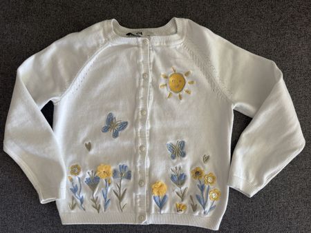 2 Strickjacken weiss bestickt Grösse 122
