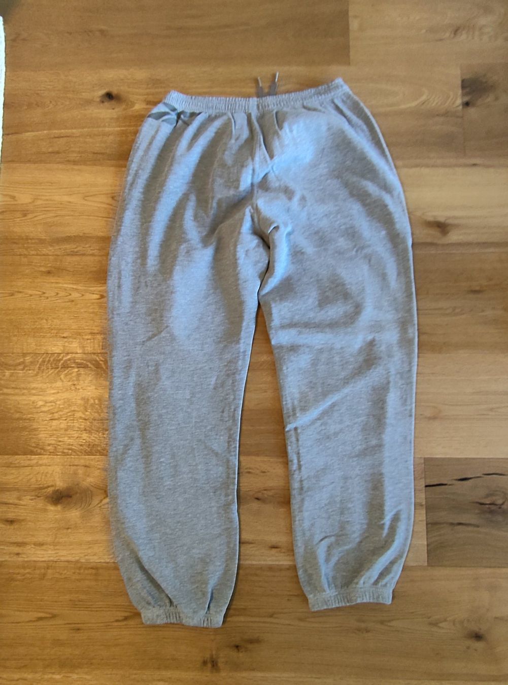 Reebok Pantaloni: Reebok Trainerhose L grau – Usato da Interlaken venduto da dmncmg 1