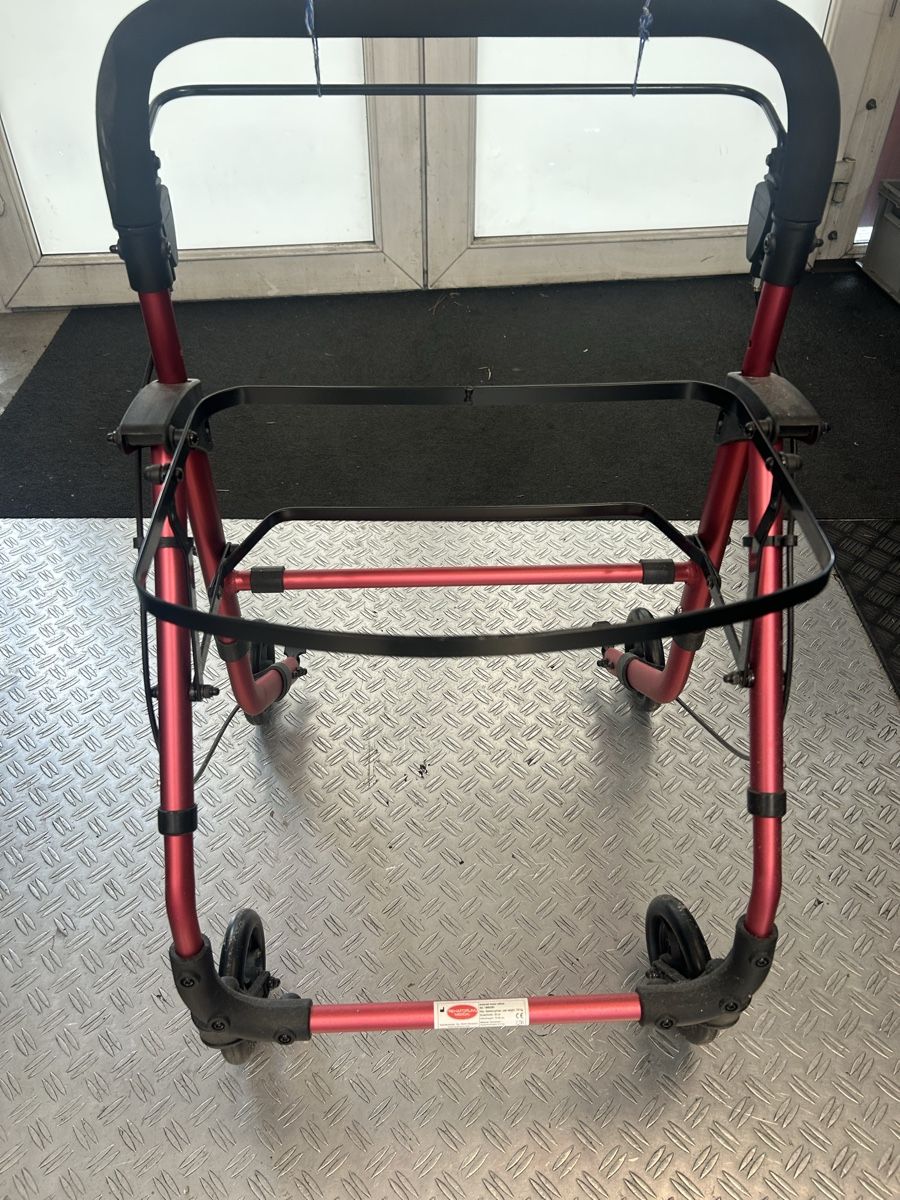 Ausili per la deambulazione: Rollator (klappbar) – Usato da Basel venduto da Nyarlatothep