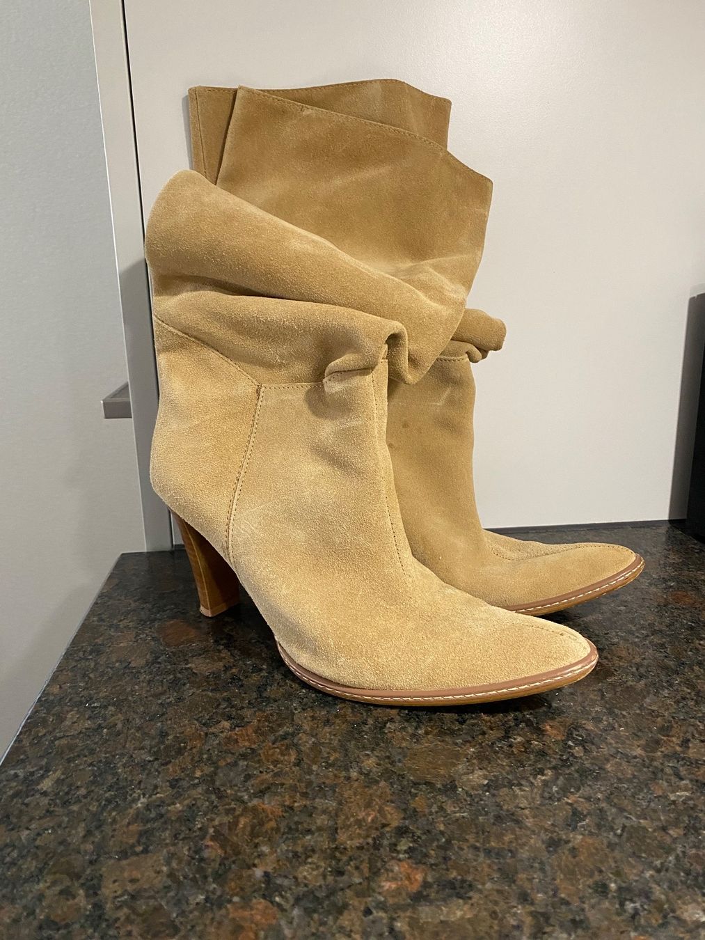 Damenschuhe: Bottes en daim – Gebraucht aus Clarens von OptitesJoliesChoses