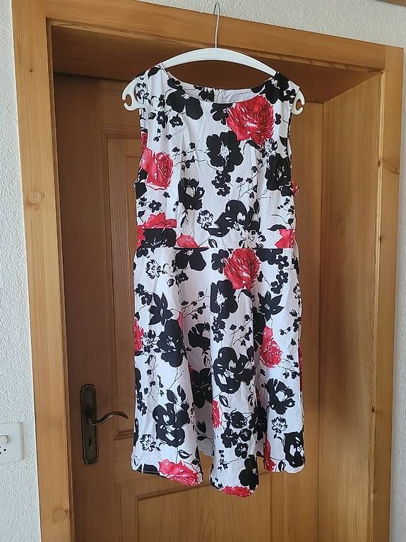 Robes: Kleid Grösse 40/42 – D'occasion à Kallnach par _blub_