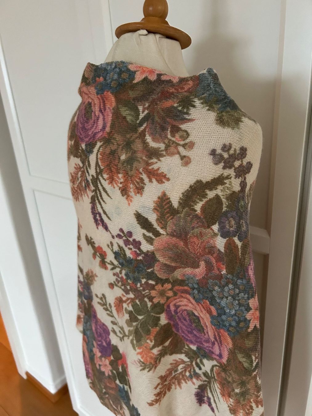 Sonstige Damenmode: Cape – Gebraucht aus Luzern von lou4444 2