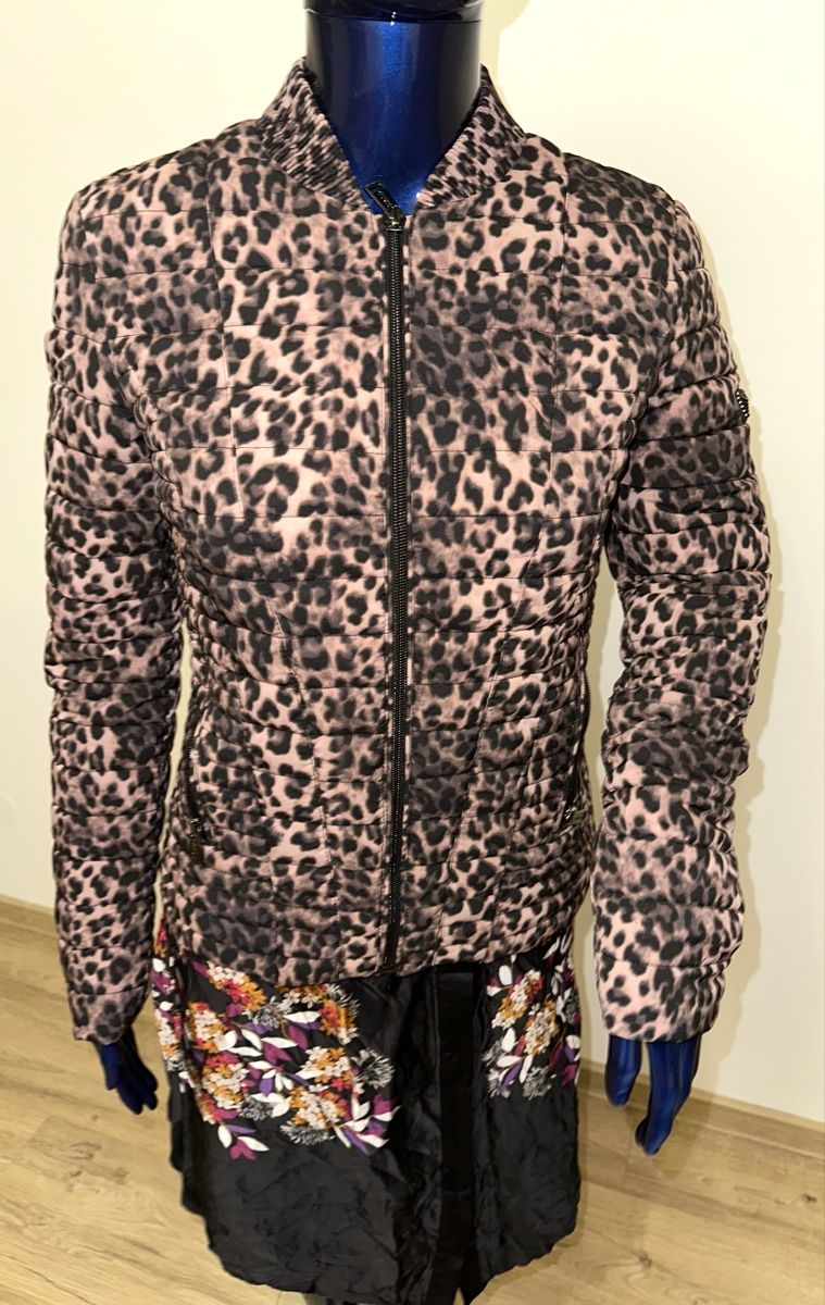 Guess Jacken: GUESS JACKE GR. XS neuwertig – Neu (gemäss Beschreibung) aus Unteraegeri von MH203 2