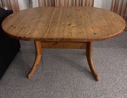 Esstisch aus Holz 
