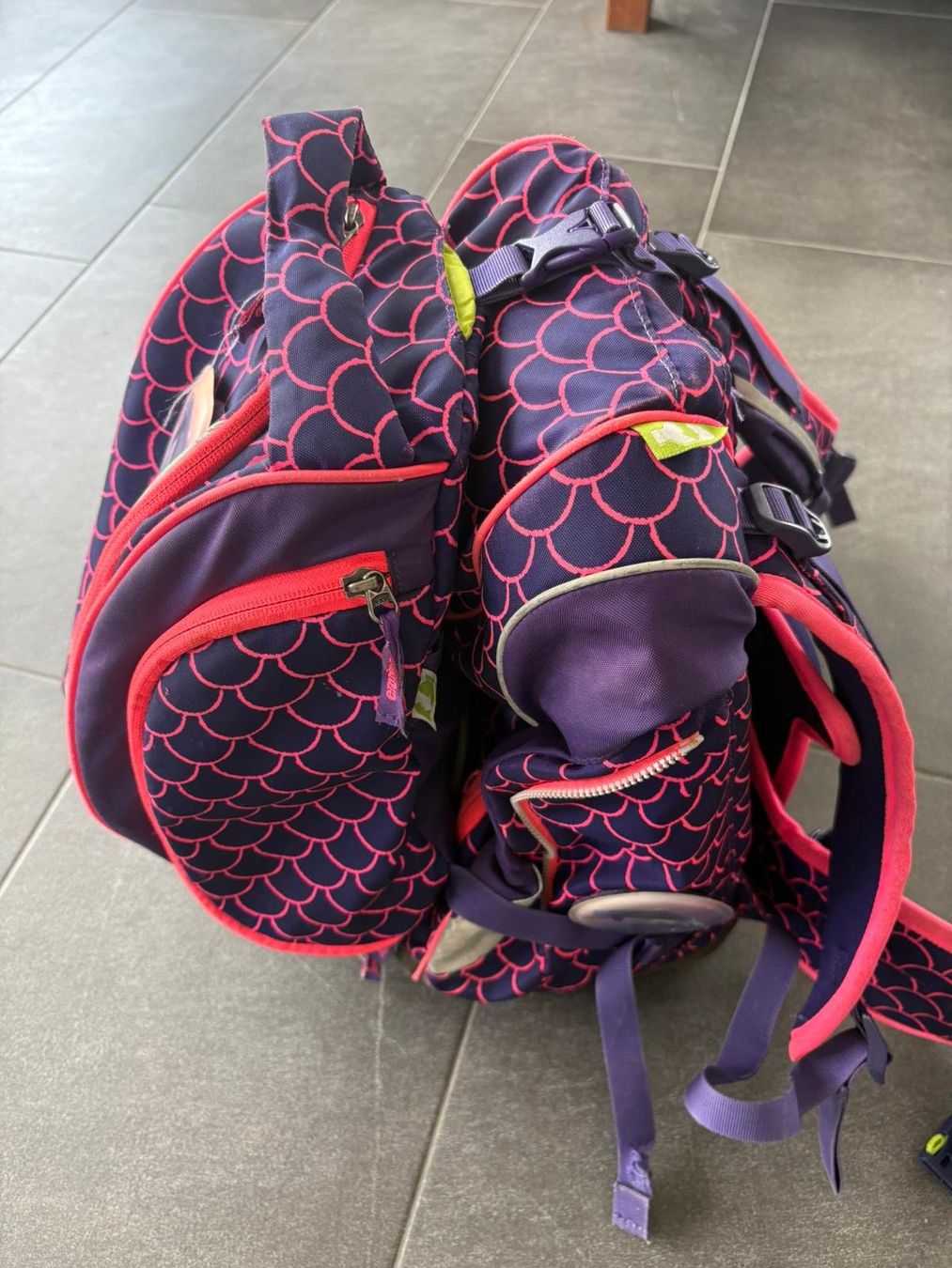 Ergobag Borse & Zaini: Ergobag Perlentauchbär mit Sportbeutel – Usato da Glattfelden venduto da Rogermetallica 1