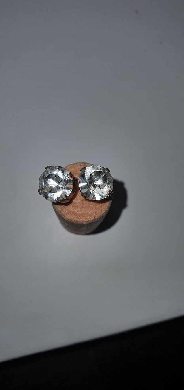 Orecchini pendenti & Orecchini a lobo: Funkelnde Ohrstecker mit Strass - zeitloser Schmuck! – Usato da Winterthur venduto da LaRoque