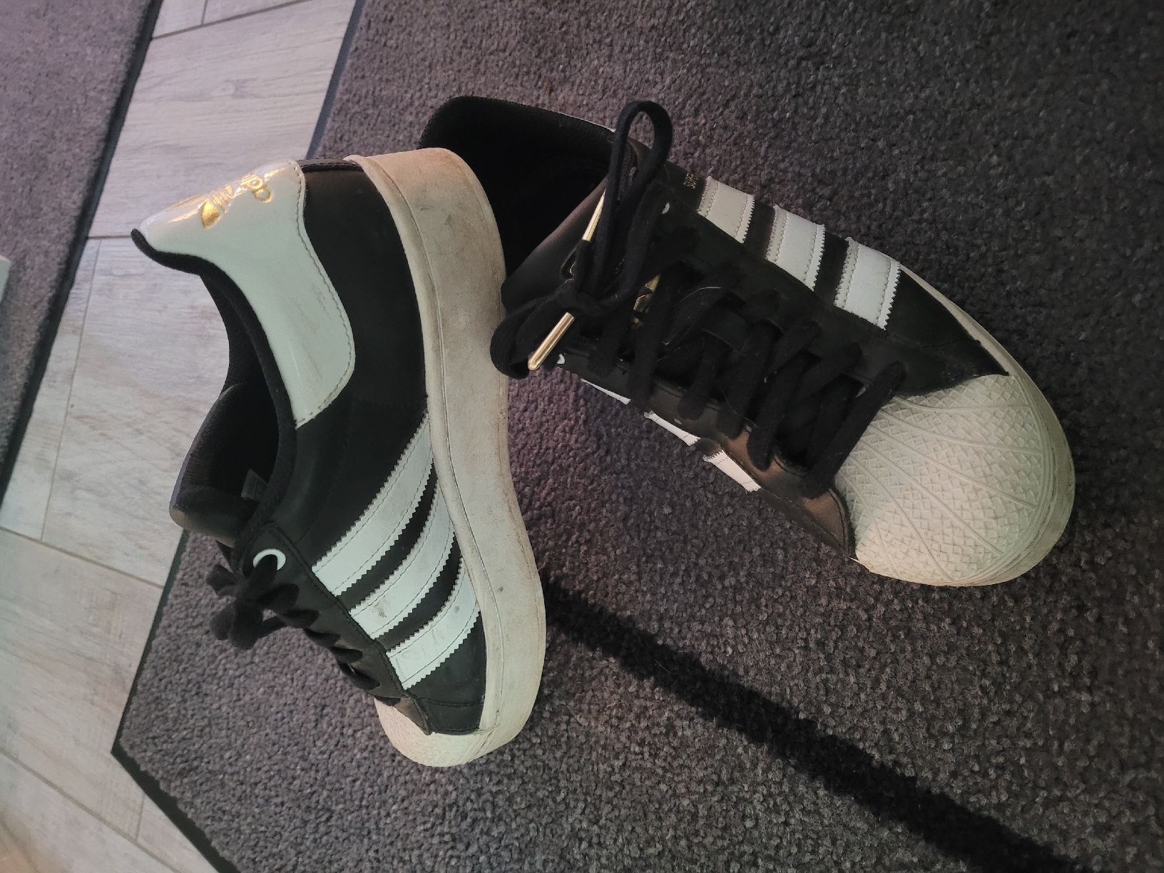Adidas Scarpe da donna: ADIDAS SUPERSTAR 40 – Usato da Giubiasco venduto da A.B00 5
