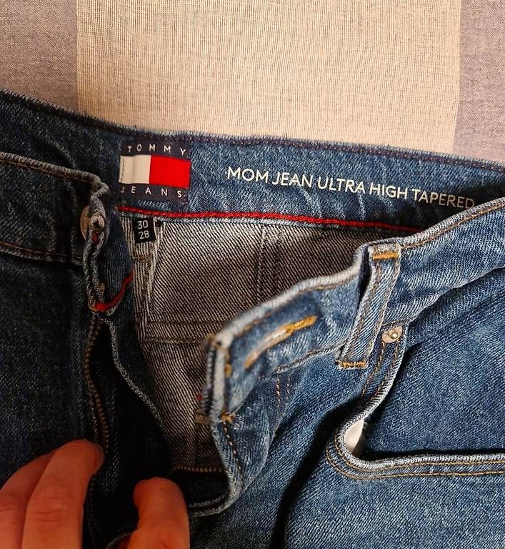 Tommy Hilfiger Jeans: Tommy Hilfiger 30/28 – D'occasion à Luzern par maji87