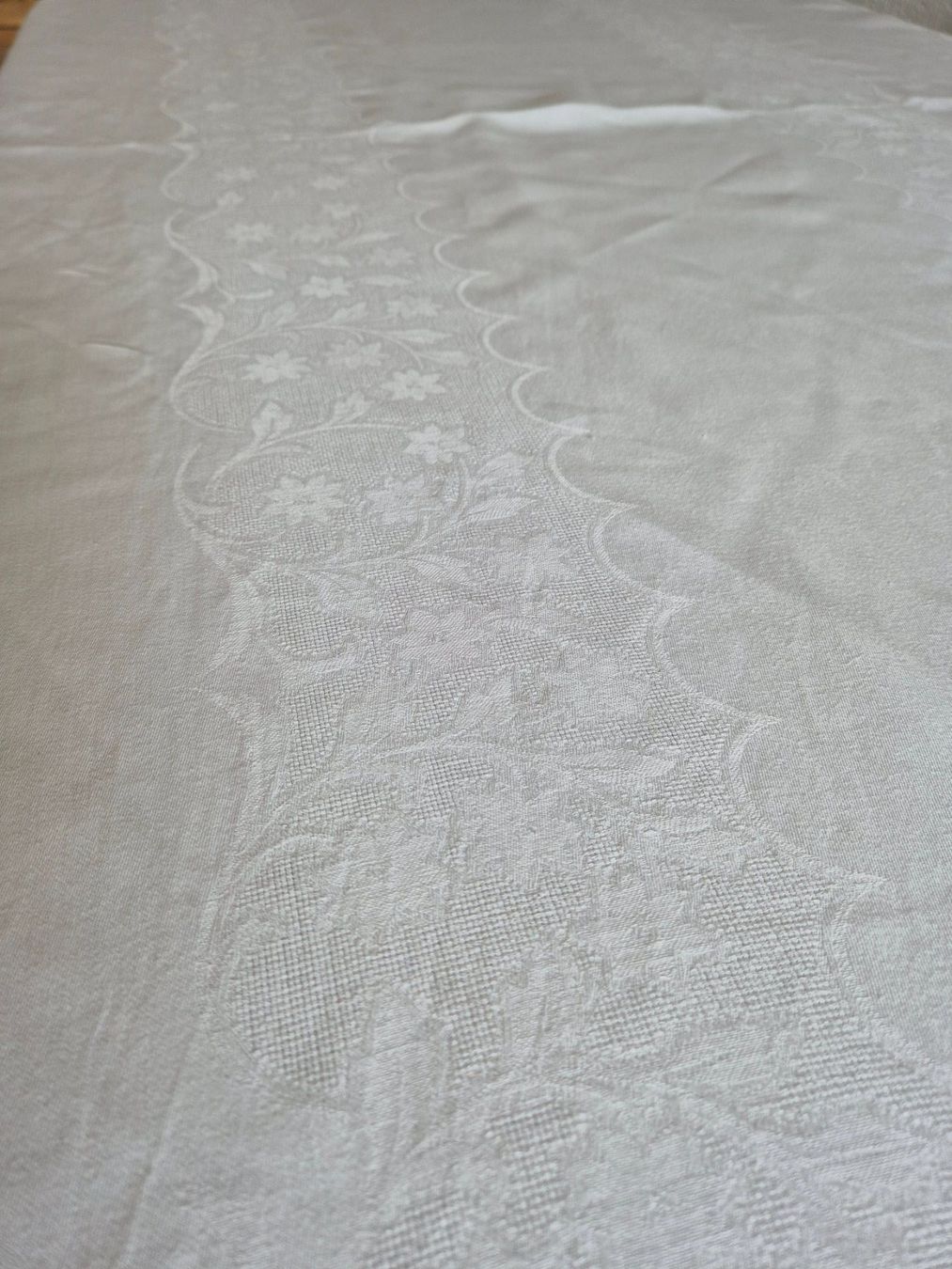 Sonstige Tischwäsche: Weisse Damast Tischdecke, 260x128 cm – Gebraucht aus Bern von aronari