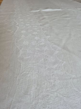 Weisse Damast Tischdecke, 260x128 cm