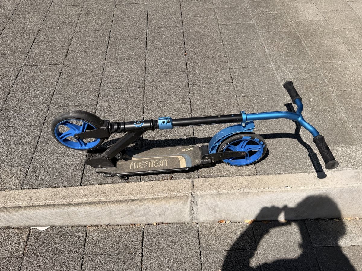 Micro Kickboard: Klappbares Trottinett Micro schwarz blau – Usato da Wauwil venduto da sey_l2td 1